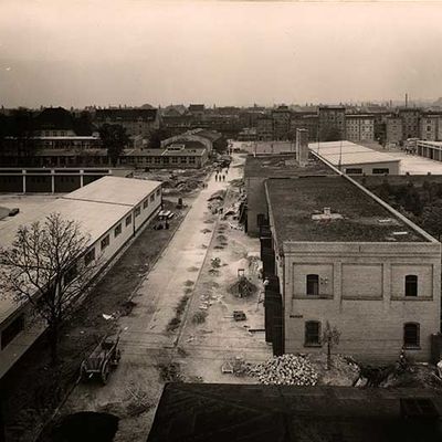 Gesamtansicht der Dammvorstadt-Kaserne vom Dach des Mannschaftshauses 3 am 18. Okt. 1935