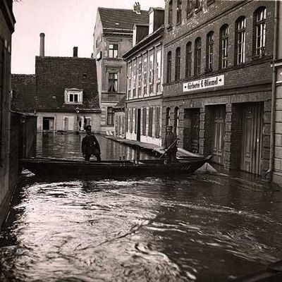 Mühlengasse beim Hochwasser im November 1930. Foto: L. Haase & Co (Foto-Fricke)